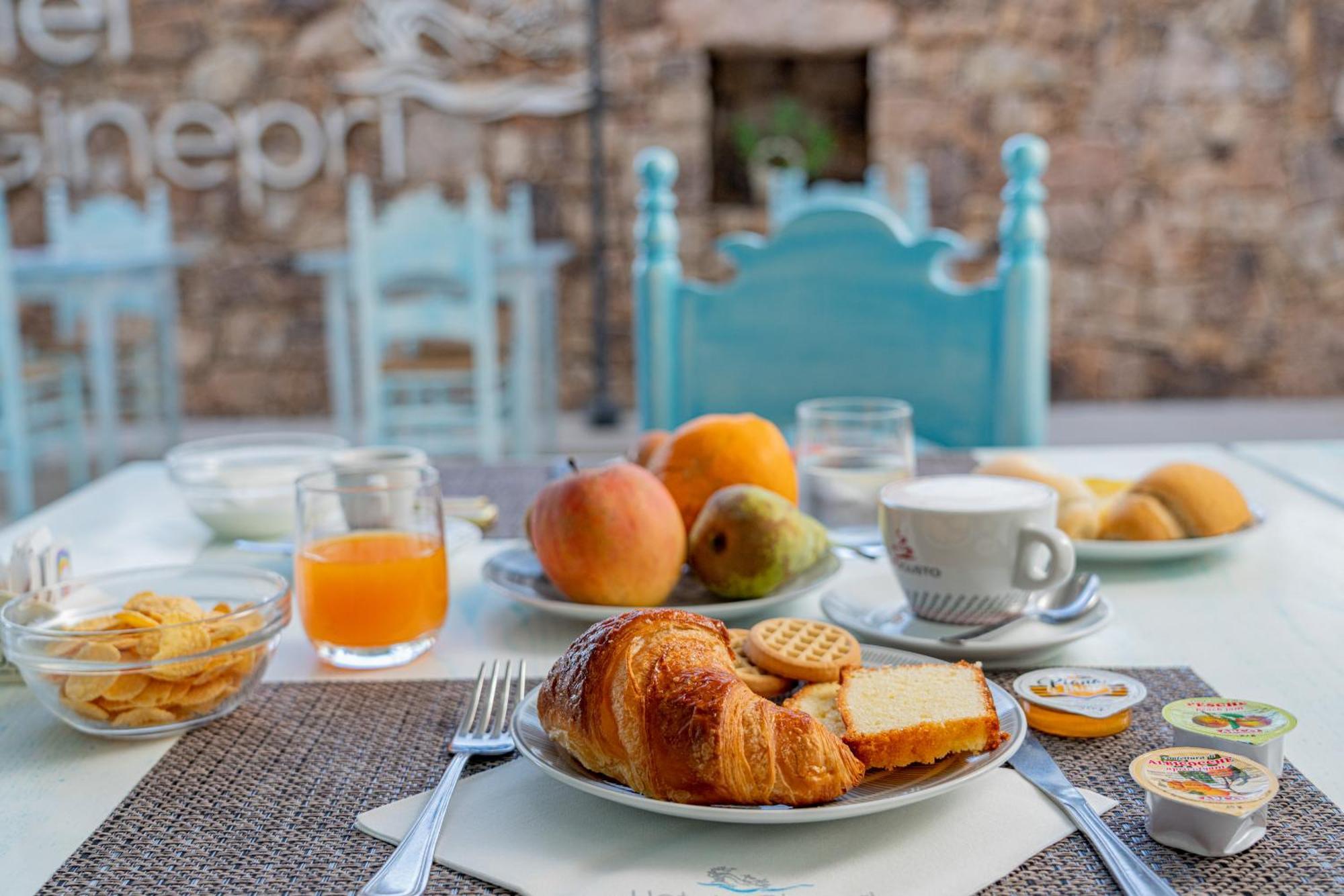 I Ginepri Hotel Cala Gonone Exterior photo