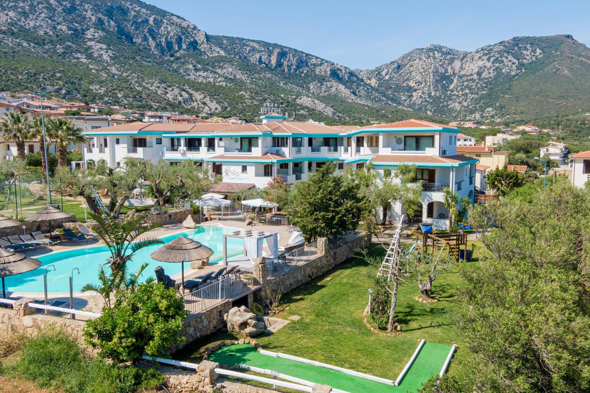I Ginepri Hotel Cala Gonone Exterior photo